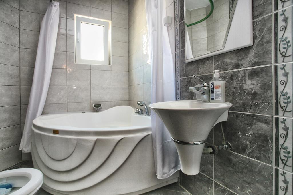 Apartments Villa Happy Mrcevac Exterior foto