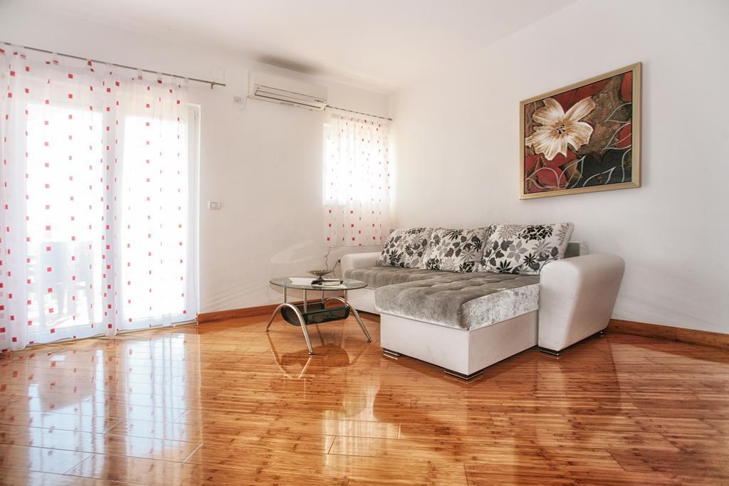 Apartments Villa Happy Mrcevac Exterior foto